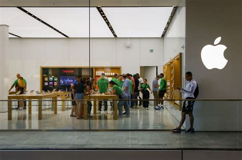 Apple illegally interrogated staff about union, judge rules